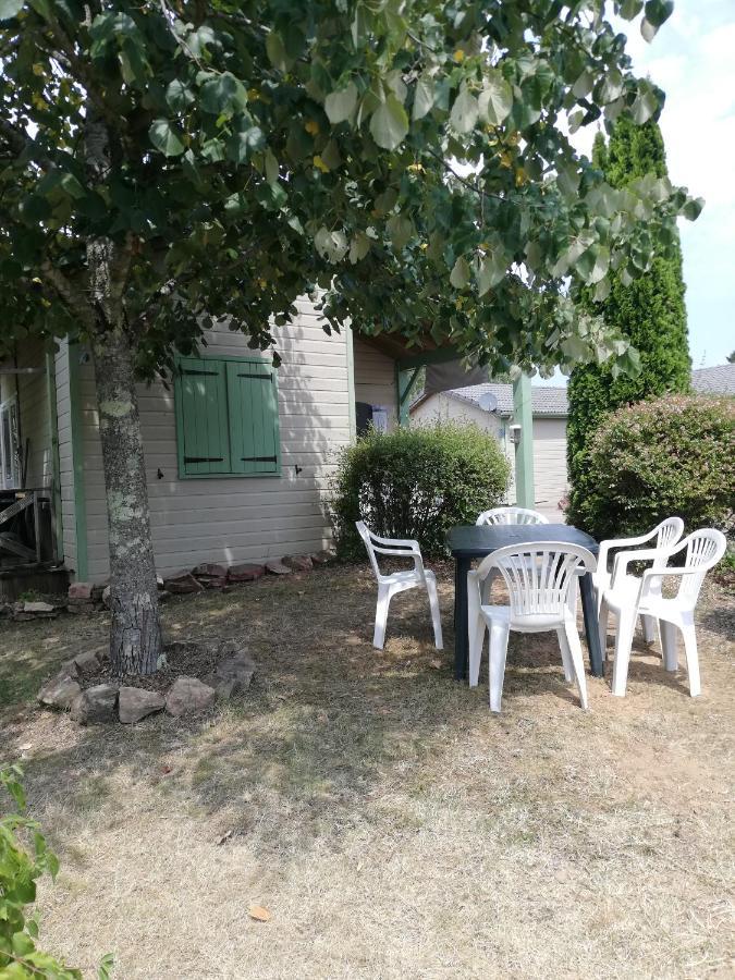 Cottages Du Lac De Miel Beynat Exterior foto